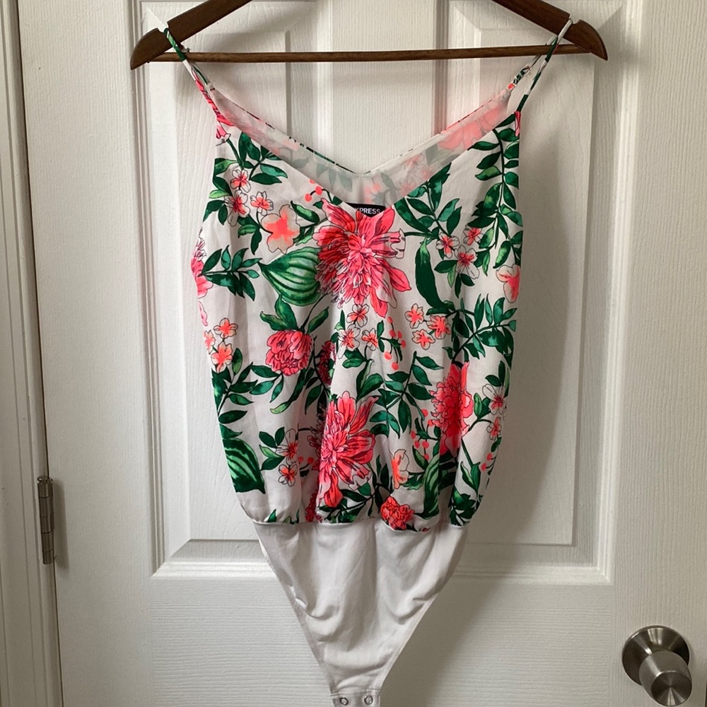 NWOT EXPRESS FLORAL BODYSUIT